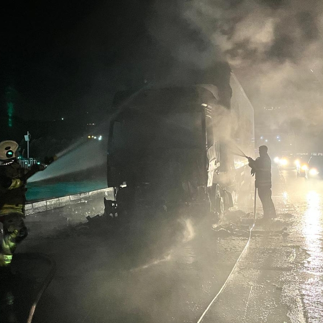 Hatay'da tırda çıkan yangın söndürüldü
