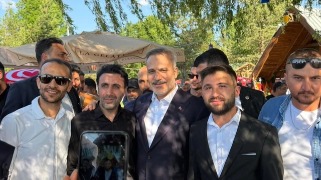 Hakan Fidan ve Ömer Çelik Bolu'da göl kenarında vatandaşlarla buluştu