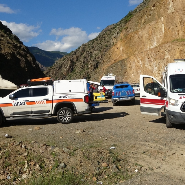 Artvin'de dereye uçan kamyondaki kayıp şahsın cansız bedenine 14 gün sonra...