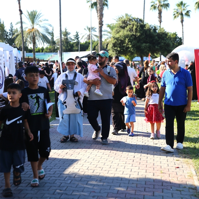 Adana'da "Aile ve Çocuk Şenliği" düzenlendi
