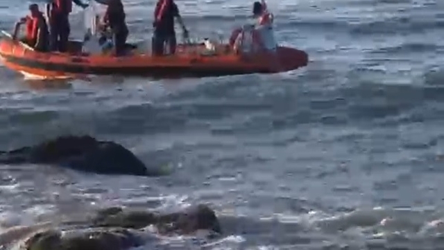 Uyarılara rağmen denize giren genç kayboldu