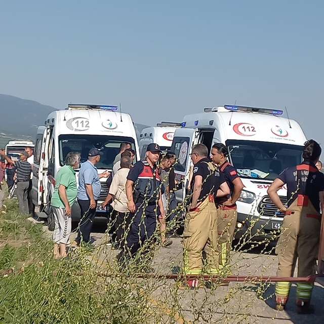 Manisa'da özel halk minibüsü devrildi: 6 yaralı