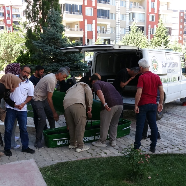 Bir hafta önce taşındığı evde ölü bulundu