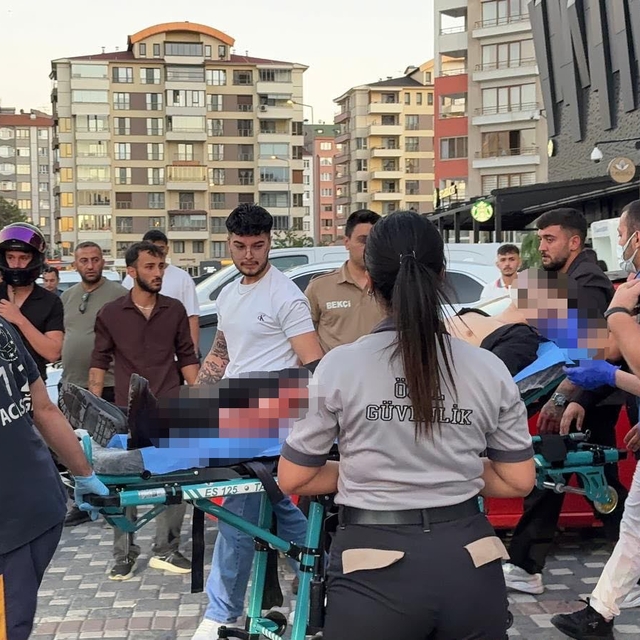 Kayseri'de AVM önünde bıçaklı kavga: 1 yaralı