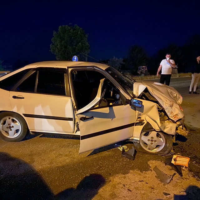 Kastamonu'da iki otomobilin çarpıştığı kazada 6 kişi yaralandı