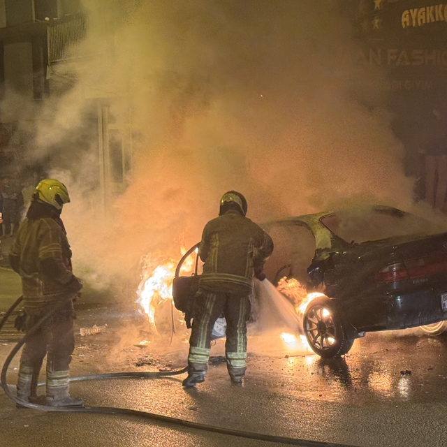 Bursa'da seyir halindeki otomobil yandı