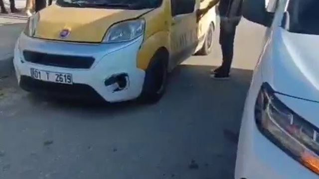 Öncü eşliğinde ticari taksiyle göçmen kaçırırken polise yakalandılar