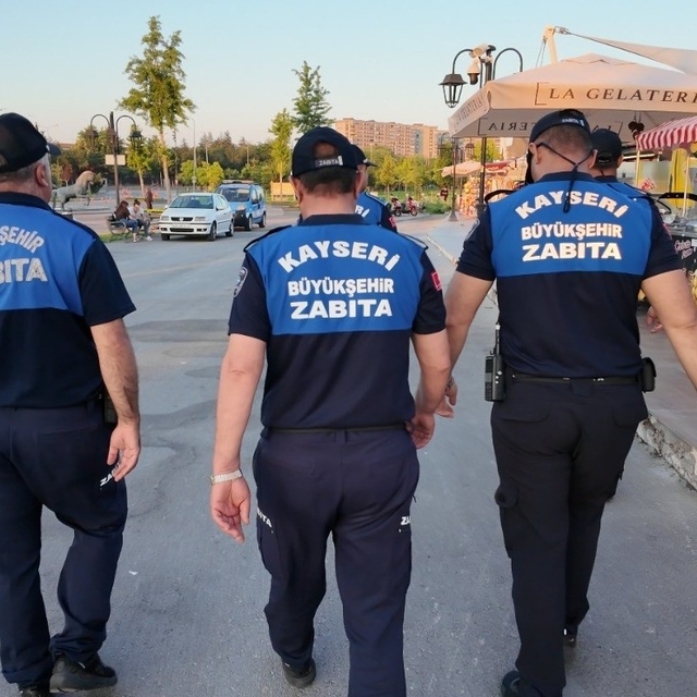 Zabıtanın Millet Bahçesi'ndeki denetimleri devam ediyor