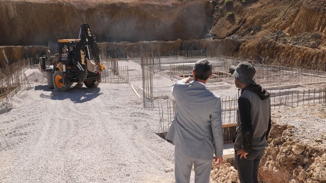 Bayburt'ta yapımı devam eden okul inşaatlarında çalışmalar sürüyor