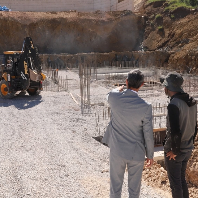 Bayburt'ta yapımı devam eden okul inşaatlarında çalışmalar sürüyor
