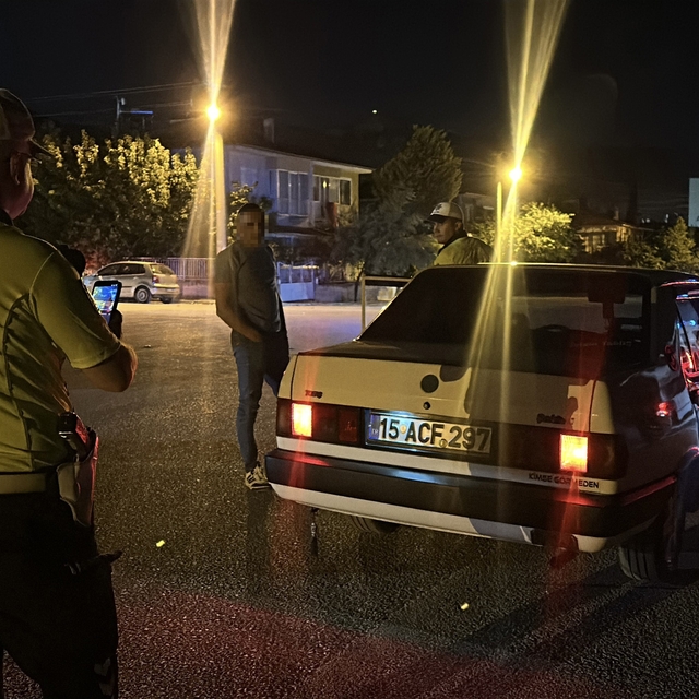 Burdur'da abartı egzoz kullanılan 2 araç trafikten men edildi