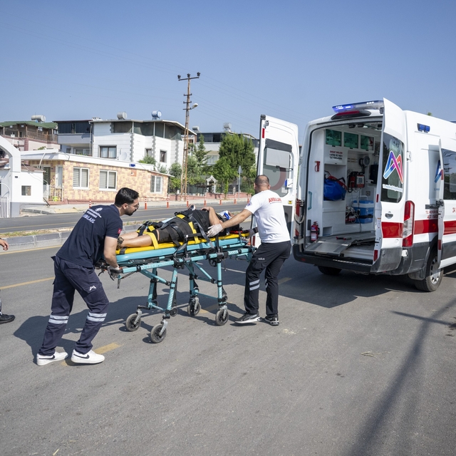 Mersin'de gerçeğini aratmayan trafik kazası tatbikatı