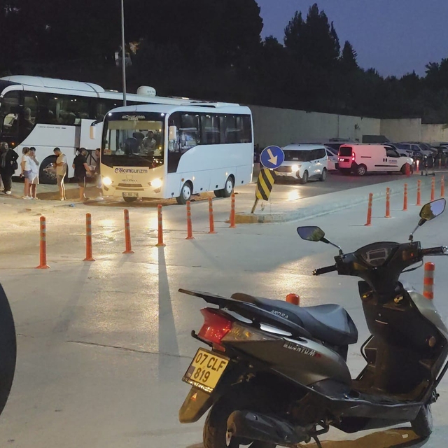 Manavgat'ta rafting yapmaya giden 52 yerli turist gıda zehirlenmesi şüphesi...
