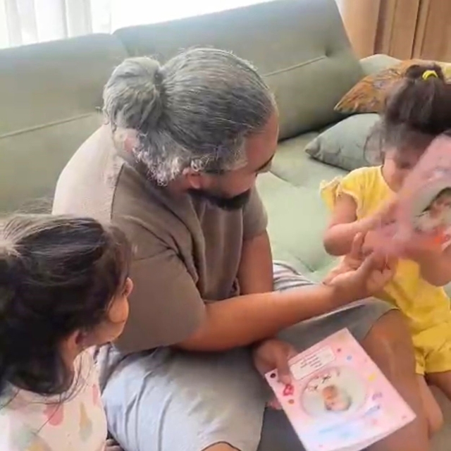 Karneleri karıştıran babanın ikiz kızlarıyla olan diyaloğu kamerada
