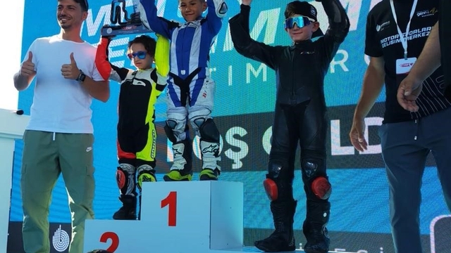 5 yaşındaki sporcu Türkiye Süpermoto Şampiyonası'nda şampiyonluğa ulaştı