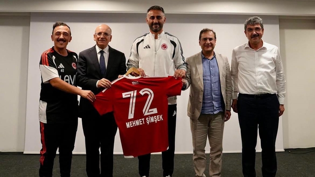 Bakan Şimşek, Bolu kampındaki Batman Petrolspor'u ziyaret etti