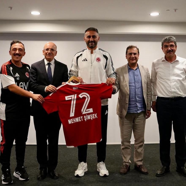 Bakan Şimşek, Bolu kampındaki Batman Petrolspor'u ziyaret etti