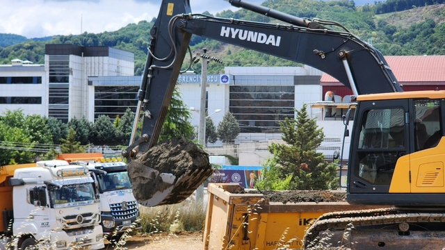 Gölcük'te dev spor kompleksinin hafriyat çalışmaları başladı