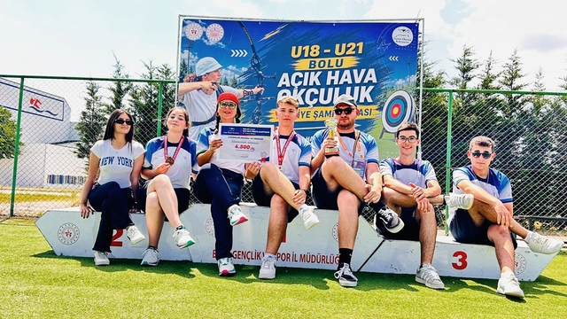 Gelibolulu genç okçular Türkiye Şampiyonası'ndan madalyalarla döndü