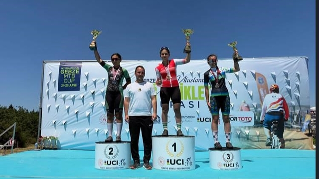 Akhisarlı pedallar Kocaeli'de 6 madalya ve 2 şampiyonluk kazandı