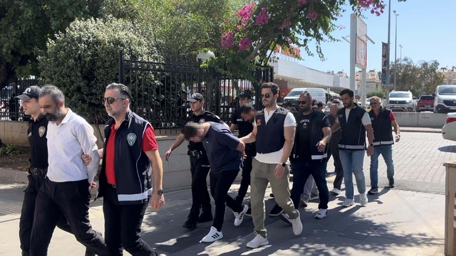 Muğla merkezli 4 ilde gözaltına alınan 18 göçmen kaçakçılığı şüphelisi adliyede