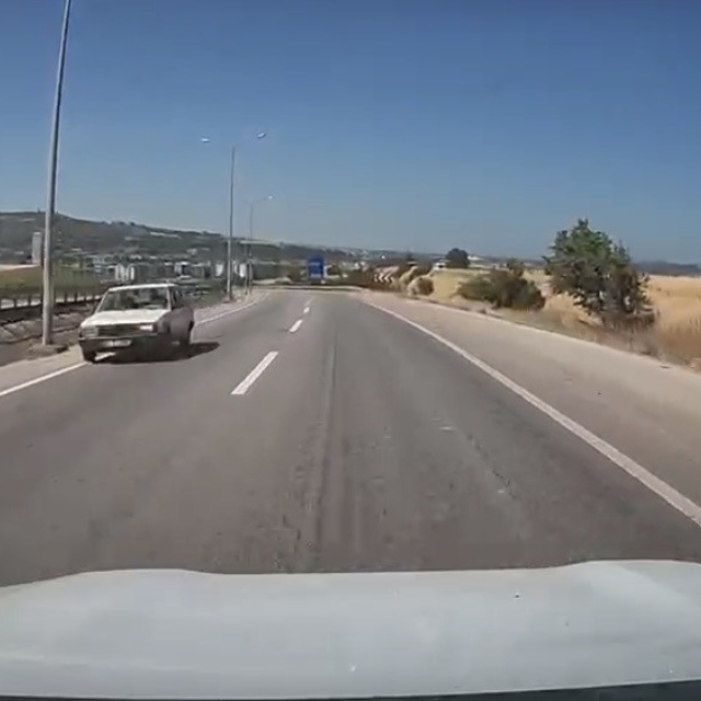 Çanakkale'de ters yönde giden sürücü kazaya davetiye çıkarttı
Çanakkale'de...