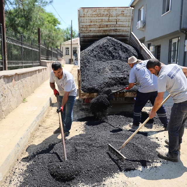 Şehzadeler'de 67 mahallede çalışmalar aralıksız devam ediyor