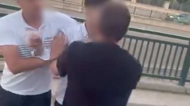 Bursa'da minibüs şoförlerinin yol verme kavgası kamerada