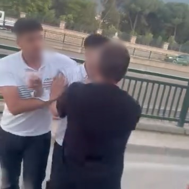 Bursa'da minibüs şoförlerinin yol verme kavgası kamerada