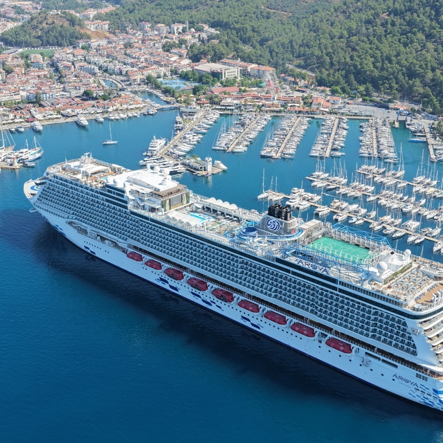 "Aroya" kruvaziyeri Marmaris'e 2 bin 667 turist getirdi