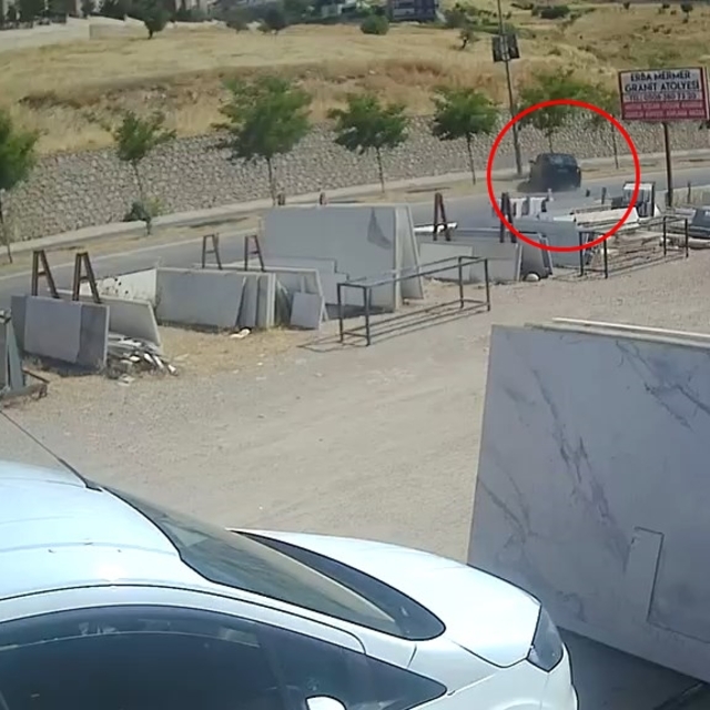 Karşı şeride geçen otomobille cip çarpıştı: 1 ölü, 3 yaralı (2)