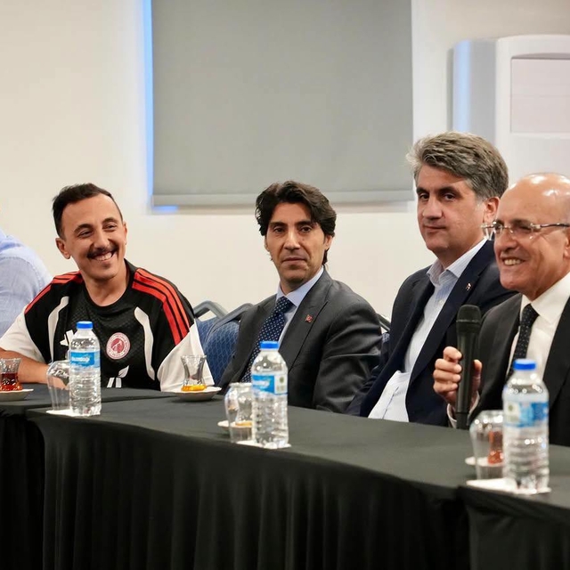 Bakan Şimşek, Batman Petrolspor kampını ziyaret etti