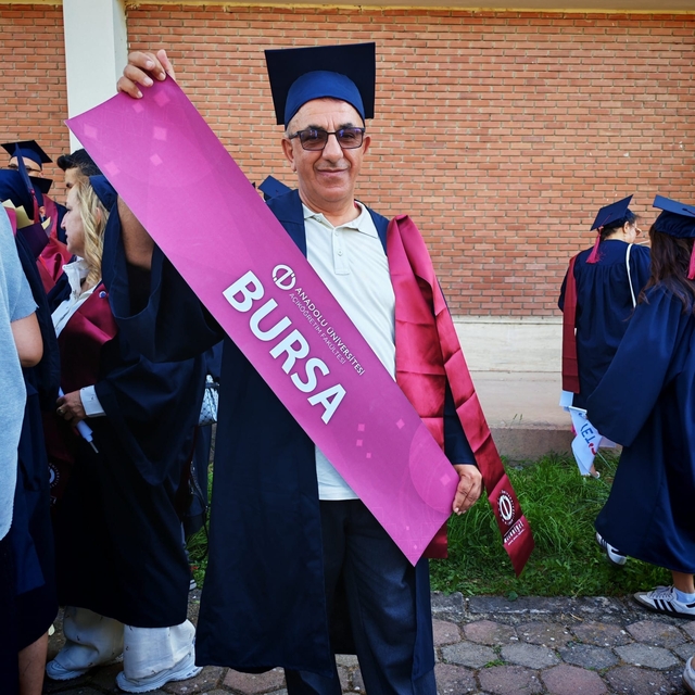 Bursa'nın aile hekimi Dr. Ahmet Kartal, 10'uncu diplomasını Eskişehir'de al...