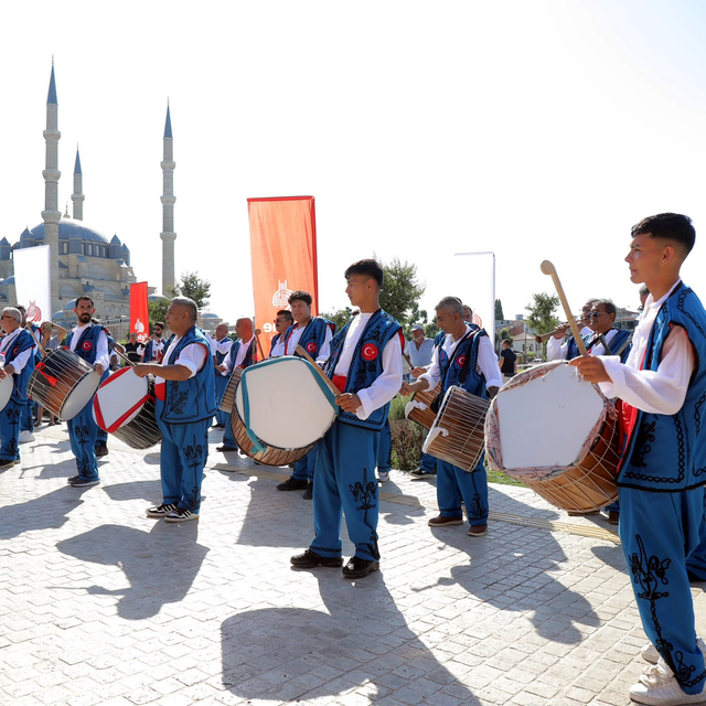 Kırkpınar Yağlı Güreşleri Festivali, geleneksel davul-zurna davetiyle başla...