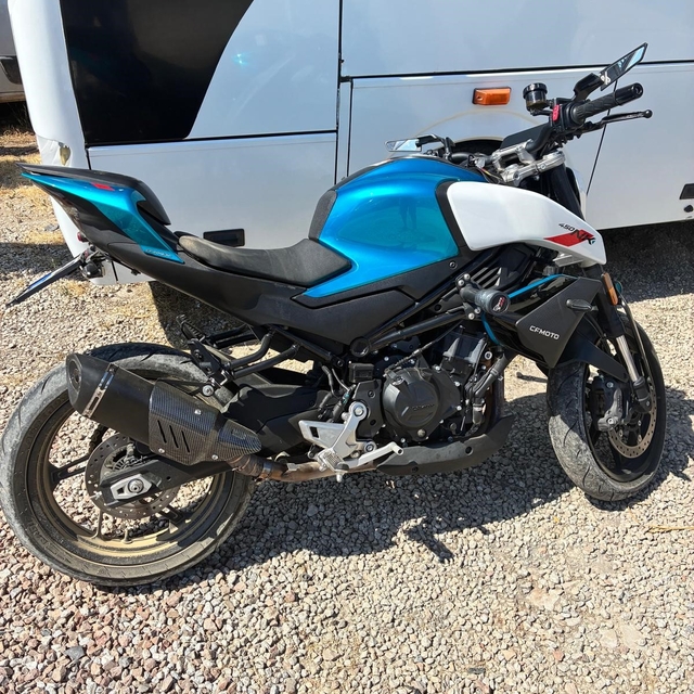 Kocaeli'de "dur" ihtarına uymayan motosikletli polise çarptı