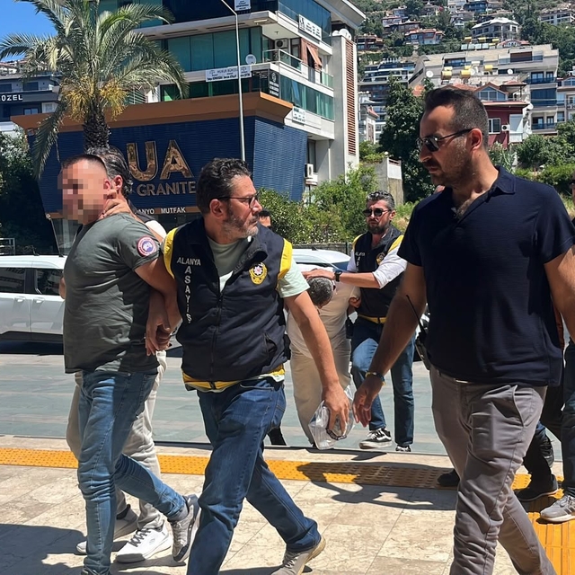 Alanya'da tartışma cinayetle bitti: 1 ölü, 3 şüpheli adliyeye sevk edildi