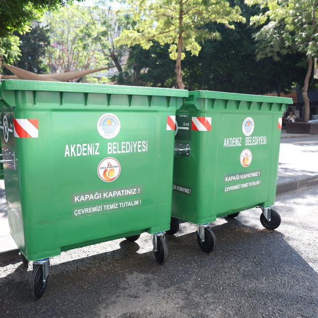 Akdeniz'de çöp konteynerleri yenileniyor