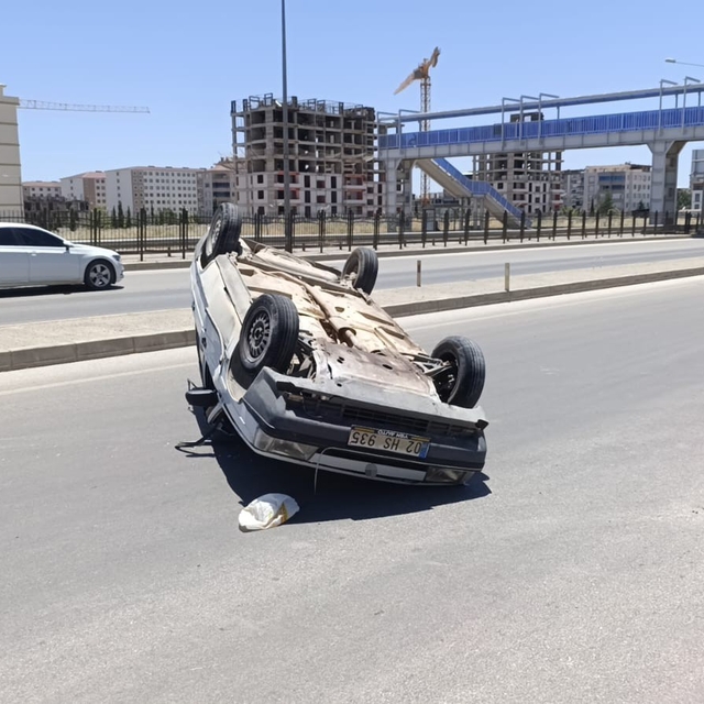 Takla atan otomobilin sürücüsü yaralandı