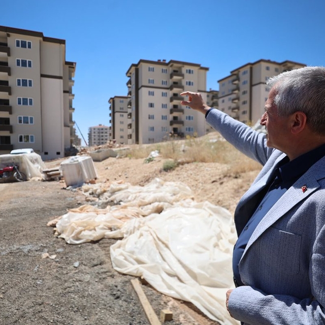 Başkan Tahmazoğlu'ndan sosyal konut projesine inceleme
