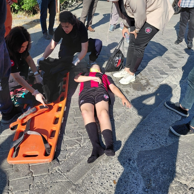 Otomobilin çarptığı çocuk yaralandı