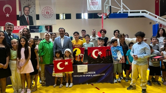 Burhaniye'de Yaz Spor Okulları törenle açıldı