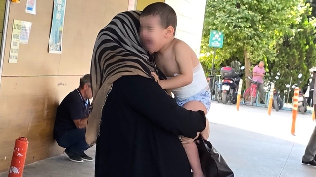 Üzerine çay dökülen 3 yaşındaki Alparslan yaralandı