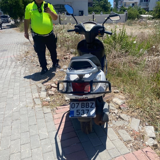 Gazipaşa'da motosiklet ile kamyonet çarpıştı: 1 yaralı