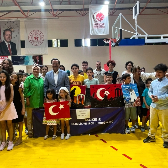 Burhaniye'de Yaz Spor Okulları törenle açıldı
