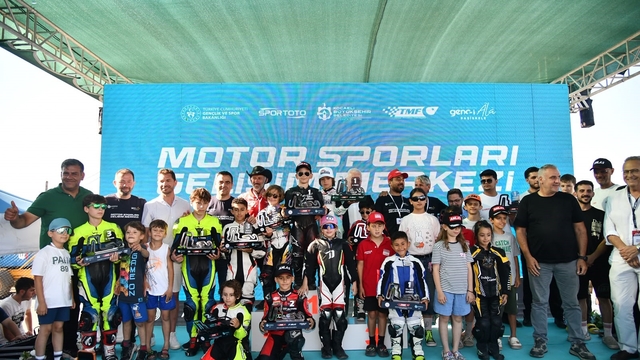 Başiskele'deki yeni merkezde ilk zaferler Zayn Sofuoğlu ve Enes Çağan Çakır'ın oldu
Başiskele Motor Sporları Gelişim Merkezi, şampiyona heyecanıyla hizmete girdi