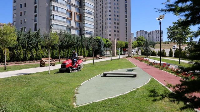 Elazığ'da yeşil alanlarda düzenleme çalışmaları sürüyor