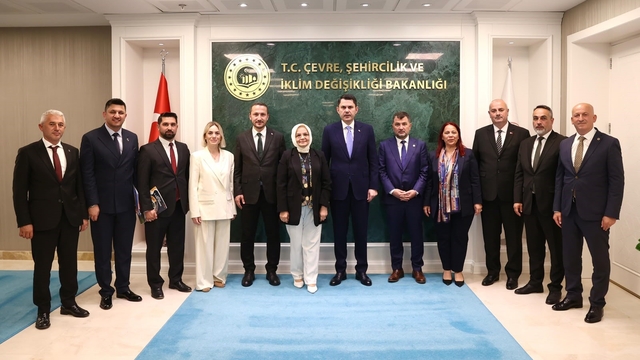 Düzce'ye 950 milyon liralık destek
Bakan Murat Kurum'dan Düzce'ye 950 milyon liralık hibe ve kredi desteği