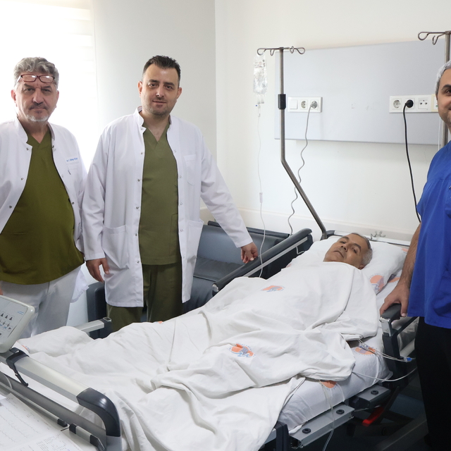Mersin'de kalbi 3 kez duran Mezitli İlçe Milli Eğitim Müdürü sağlığına kavu...