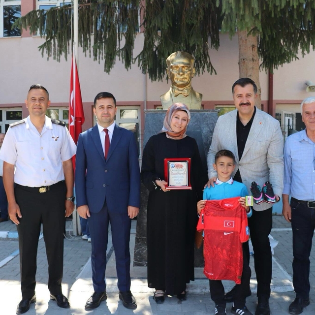 Suşehri'nde başarılı sporcu ödüllendirildi