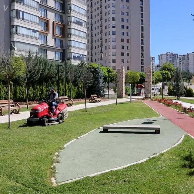 Elazığ'da yeşil alanlarda düzenleme çalışmaları sürüyor